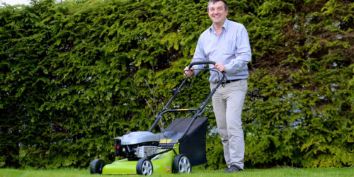 A comprehensive guide to choosing efficient and reliable lawn care services