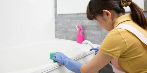 How to deep clean a bathroom