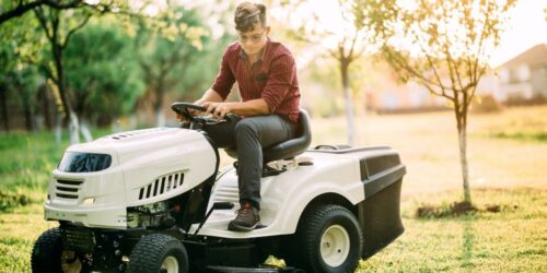 How John Deere Lawn tractors simplify your gardening work