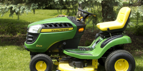 John Deere Lawn Tractors – What they are and their Types