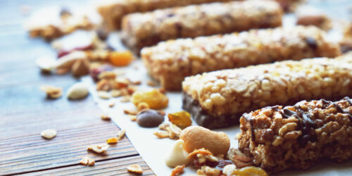 Reasons why you should snack on healthy bars