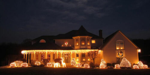 Tips to safely use outdoor Christmas lights during this holiday season