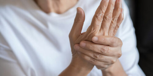 5 snacks that help ease rheumatoid arthritis pain