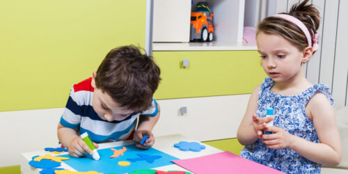 What typically constitutes online preschool programs