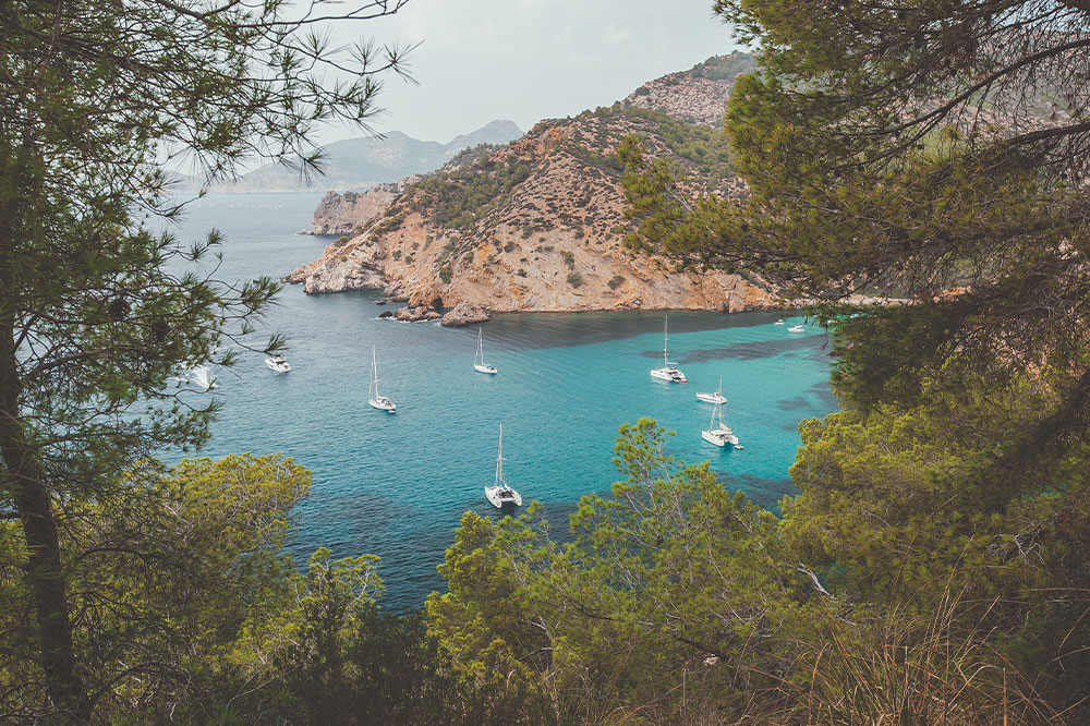 Majorca Travel Guide – Tips for Booking Flights and Stays